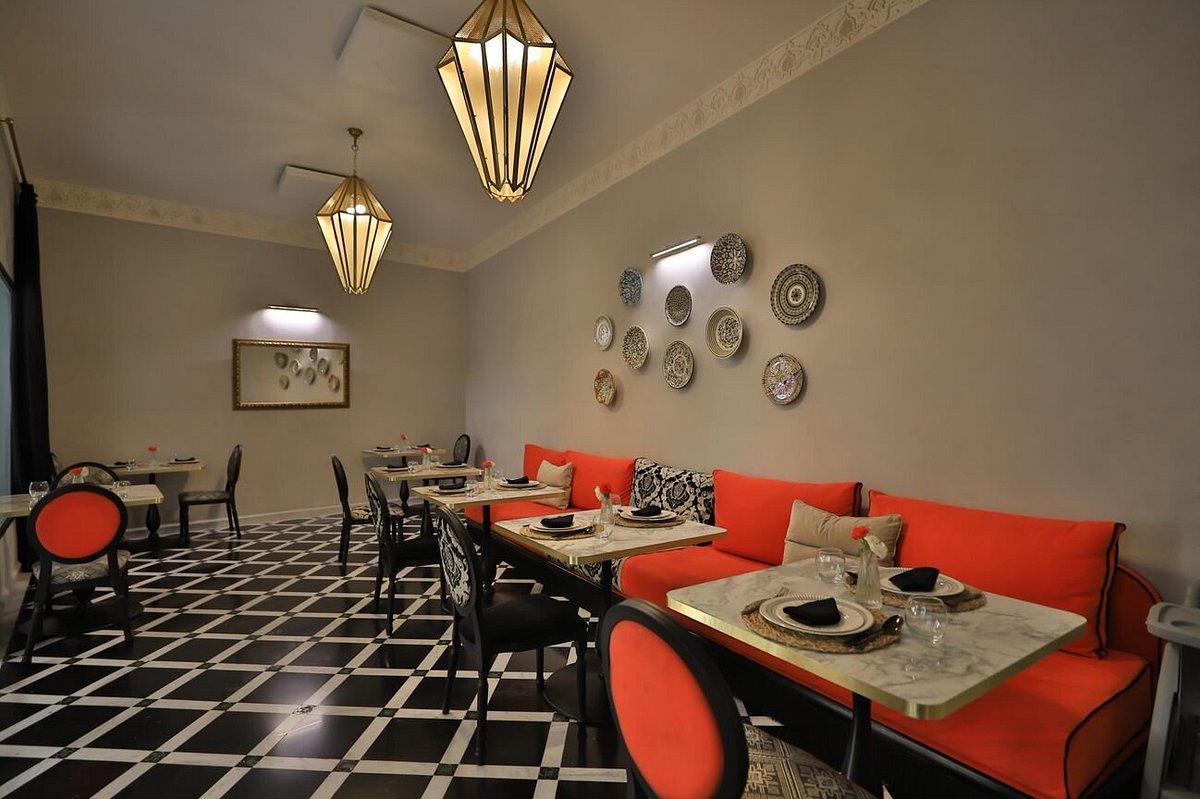 Dar Lys Table